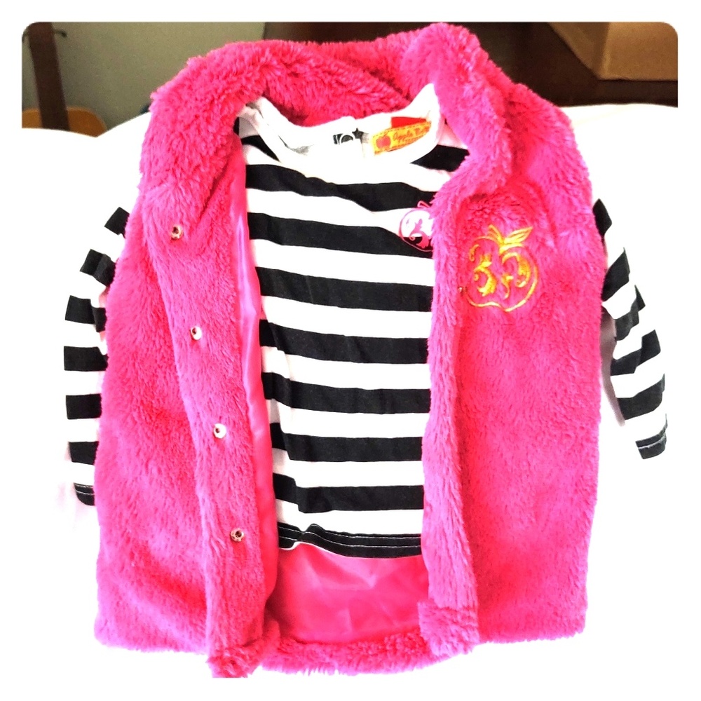 Apple bottom fuzzy vest and shirt